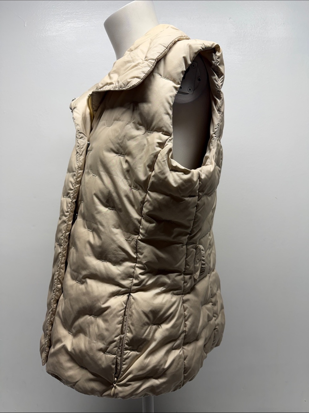 Weekend MaxMara Vest Sleeveless Jacket Puffer Quilted Zip Snap Tan Beige Size 10 - Picture 5 of 10